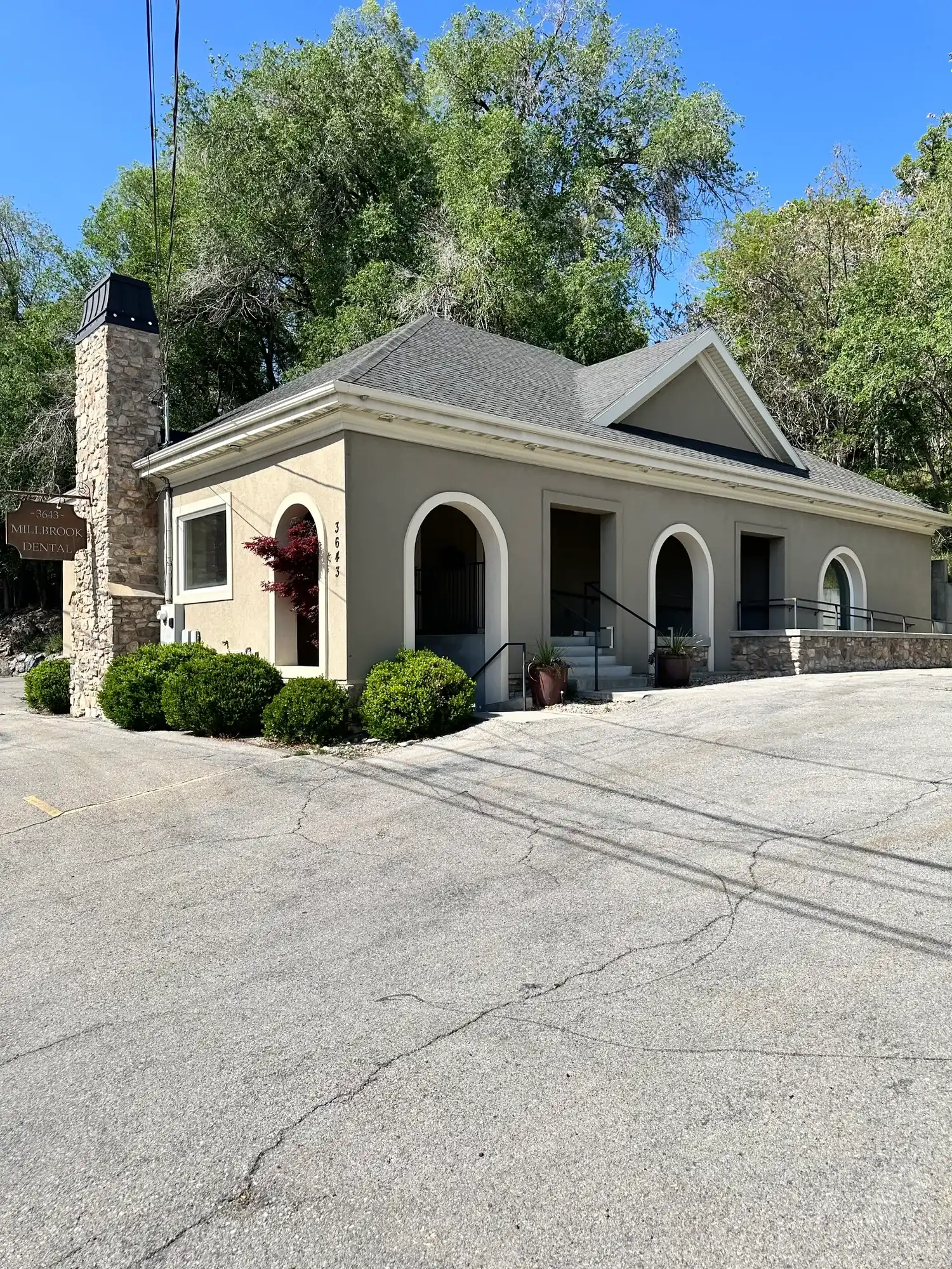 Building and drive approach at 3643 S Highland Drive, Salt Lake City